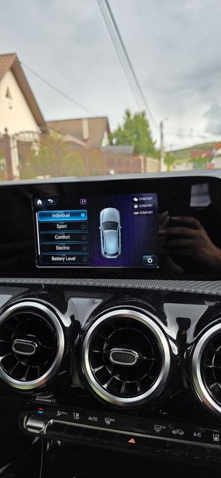 Mercedes benz A250e Plugin Hibrid / benzina 1332  cc Automat