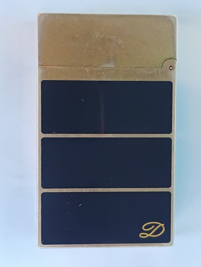 Запалка S. T. Dupont 4FK12J8, златно покритие, черен лак.