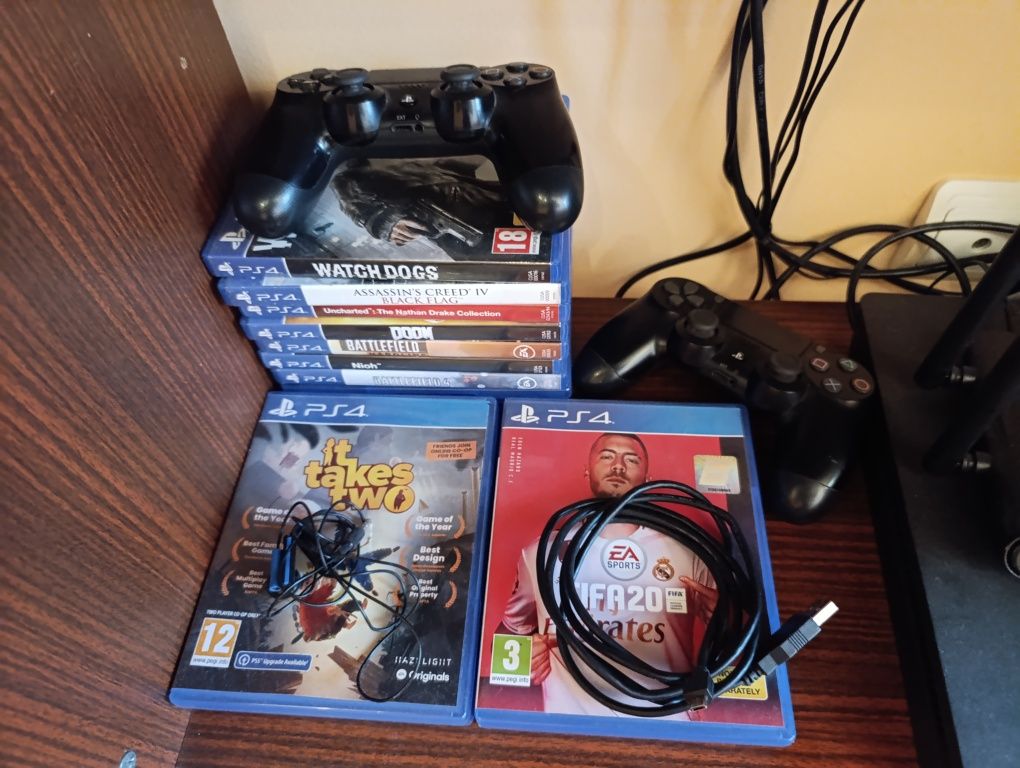 Playstation 4 slim /  1TB /2джойстика и 7 игри