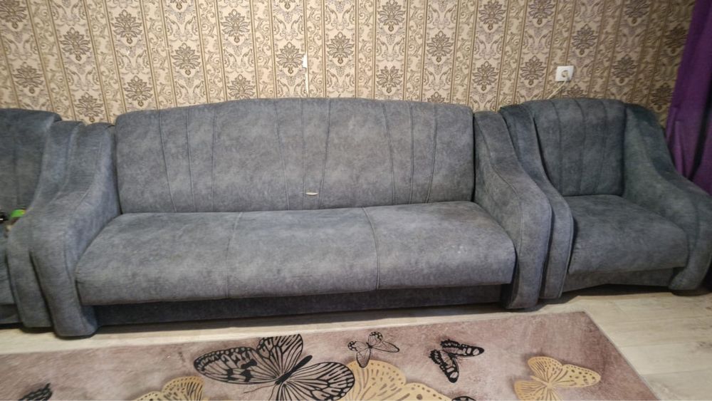 Срочно продам диван и два кресла