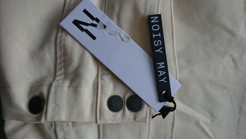 Fusta noua, Noisy May, L