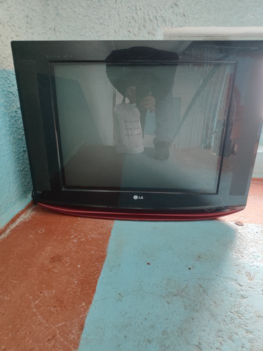 Televizor sotiladi Xolati yaxshi USB fleshka ōqiydi narxi 250.000 nome