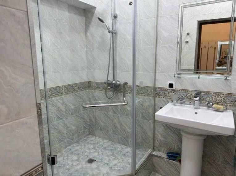 Продается 2//4//9 Новомосковская мебелью техникой ЕВРО Срочно 60квадра