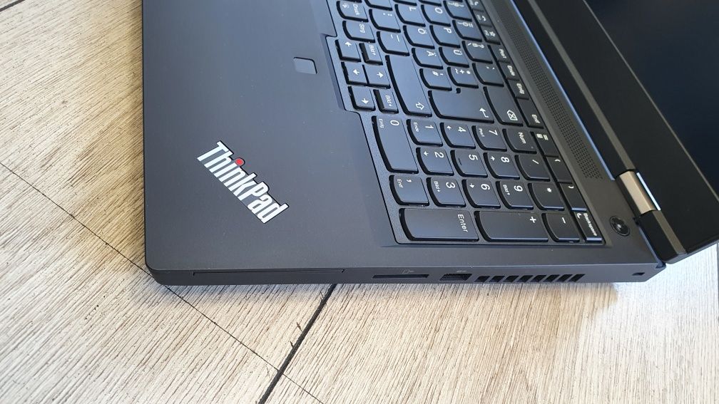 Amanet F28: Laptop Lenovo ThinkPad P15 XEON Gen 2 1TB NOU!