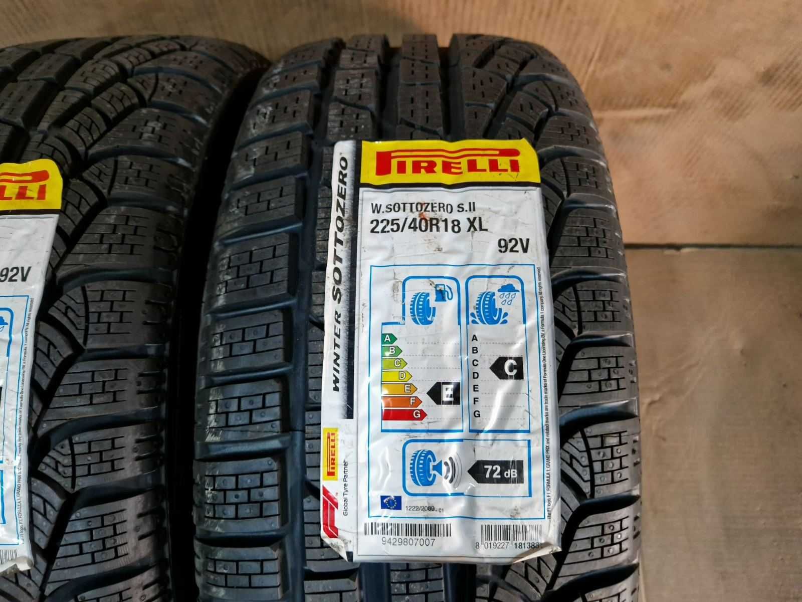 2 Pirelli R18 225/40
нови зимни гуми DOT3319
