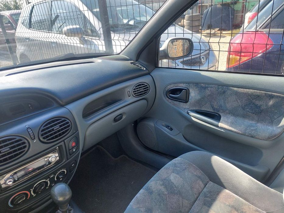 Продавам Рено Меган