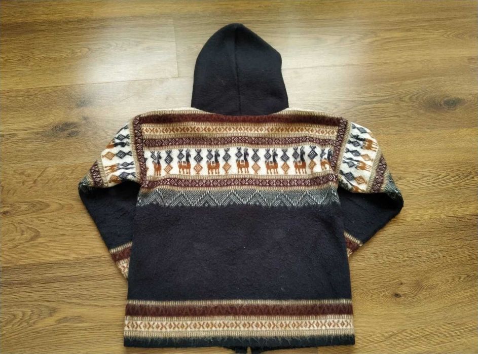 Супер топла и мекичка жилетка с качулка от Еквадор, размер 128-134