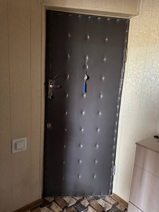 Продам железную дверь