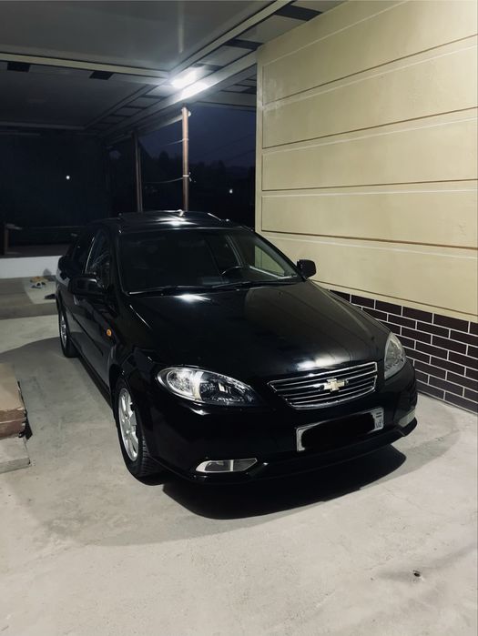 Chevrolet gentra ( lacetti ) sotiladi.