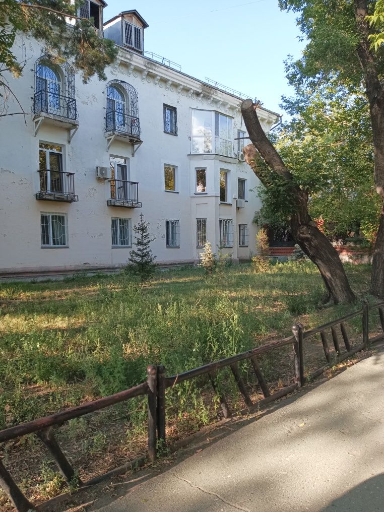 Продам 2 комнатную квартиру на Исиналиева 12