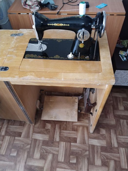 Продам швейную машинку в хорошем состоянии СССР