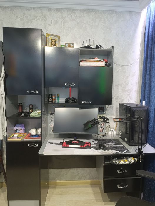 Компьютерный стол, шкаф