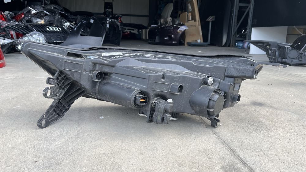 Десен фар Ssang Yong Rexton 2021-