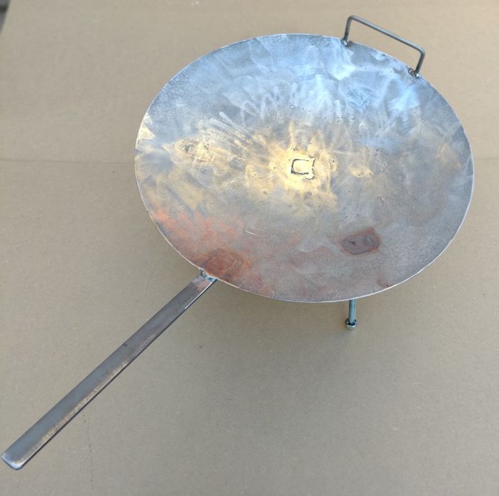 Combină pentru gătit afară. Disc, ceaun, grill, tigaie-smoker