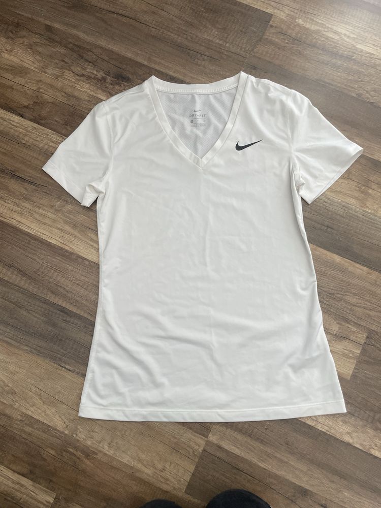 Оригинални тениски на Найк Nike