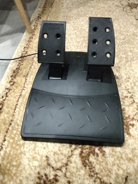 Продавам волан и педали + need for speed