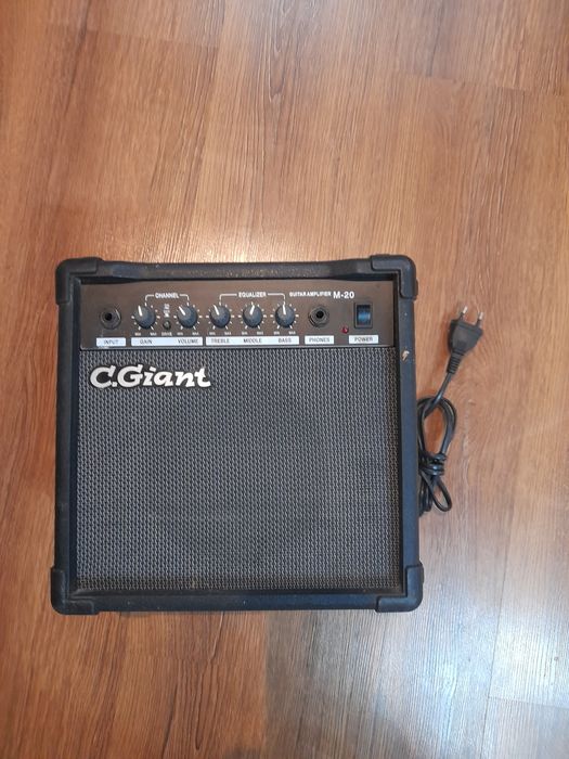 Stații chitară KUSTOM ARROW 16DFX, C.GIANT M-20 și JIM HARLEY "Max Ten