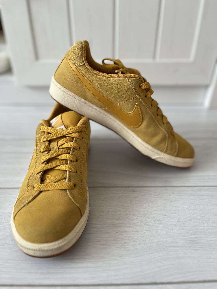 Дамски маратонки Nike Court Royale Suede размер 40.5