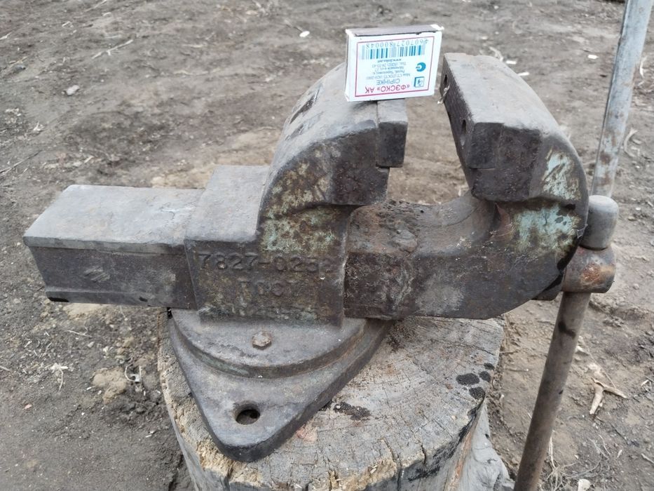 Тиски советские большие