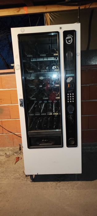 Вендинг машина за пакетирани стоки и безалкохолно