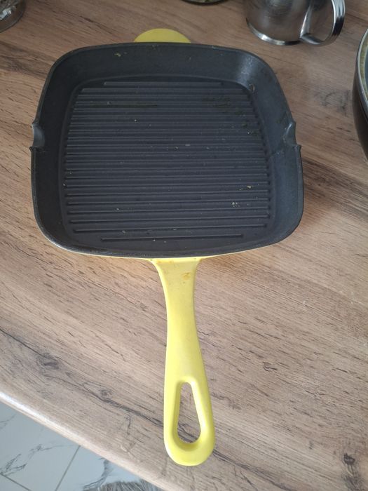 Чугунная сковородка для приготовления стейков