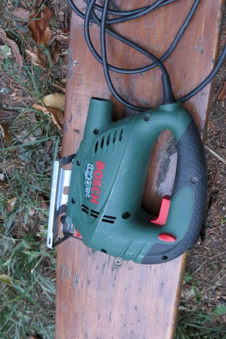 Vând fierastrau pendular Bosch Pst 700 PE