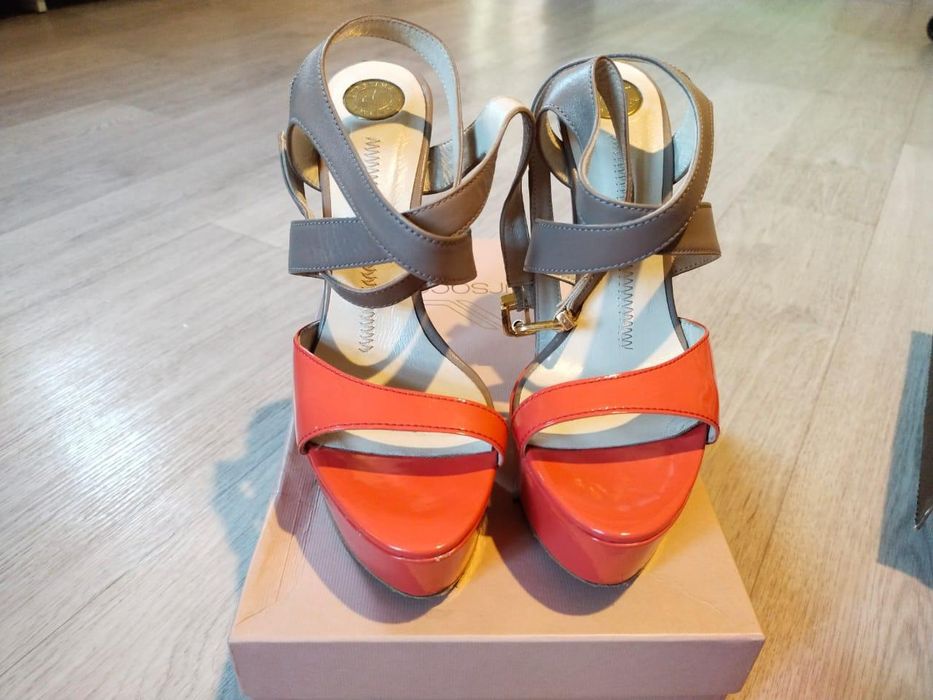 Продам босоножки