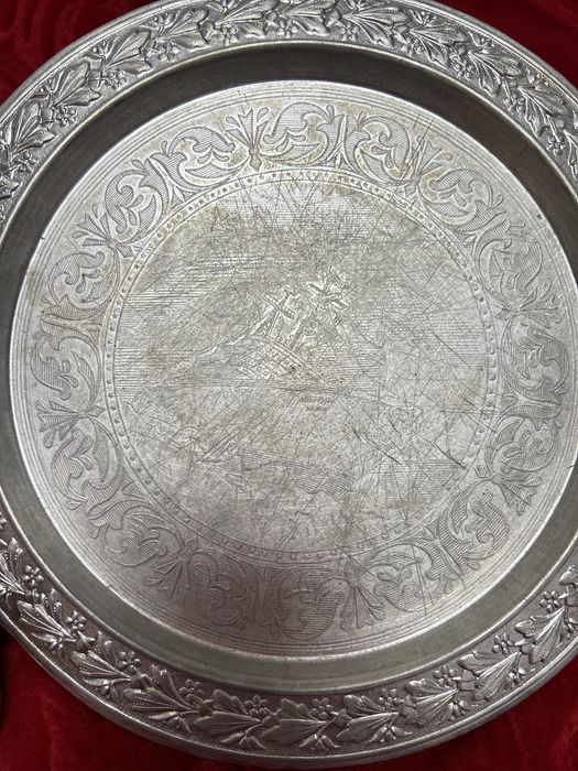 Farfurie inscriptionata cu Lenin si in limba rusa