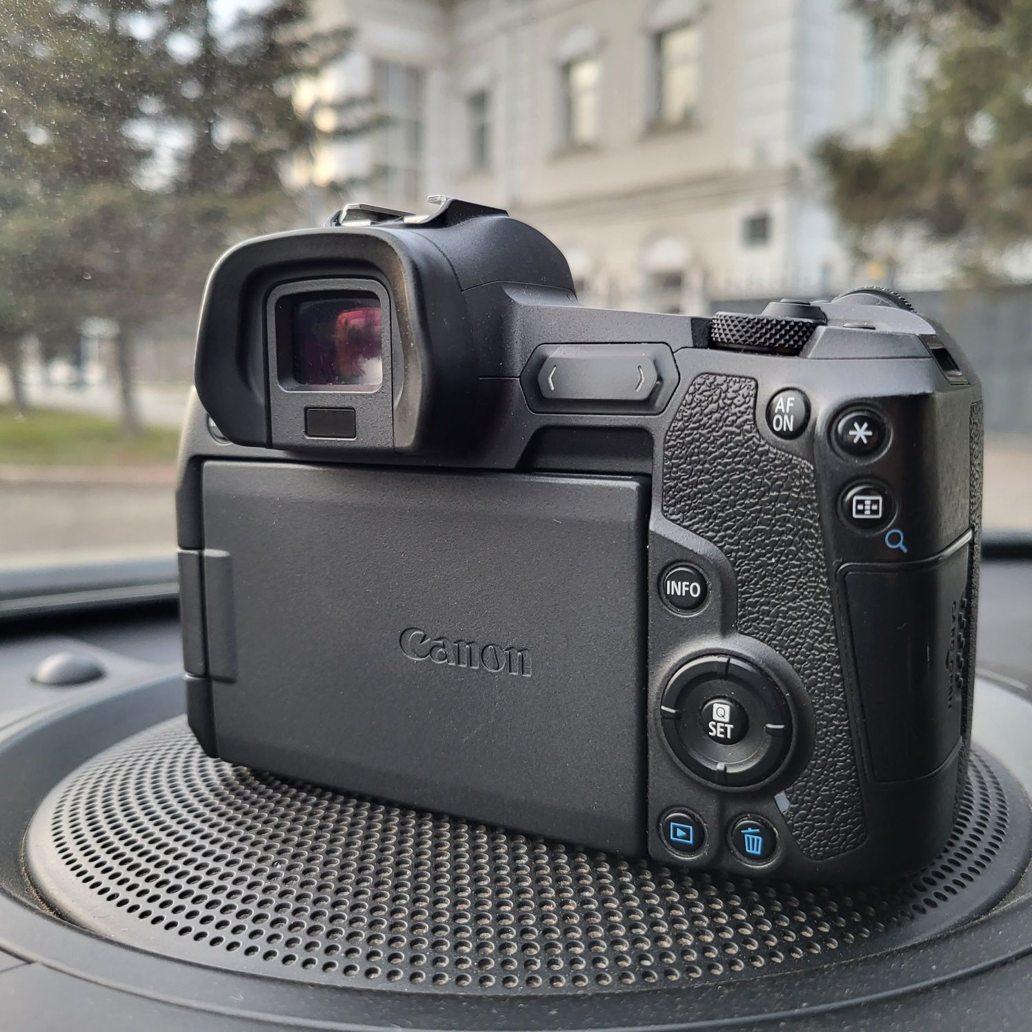 Фотоаппарат Canon R