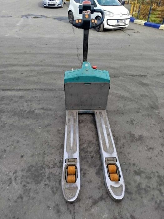 Pers jurid vinde transpaleta electricA AMEISE producator JUNGHEINRICH