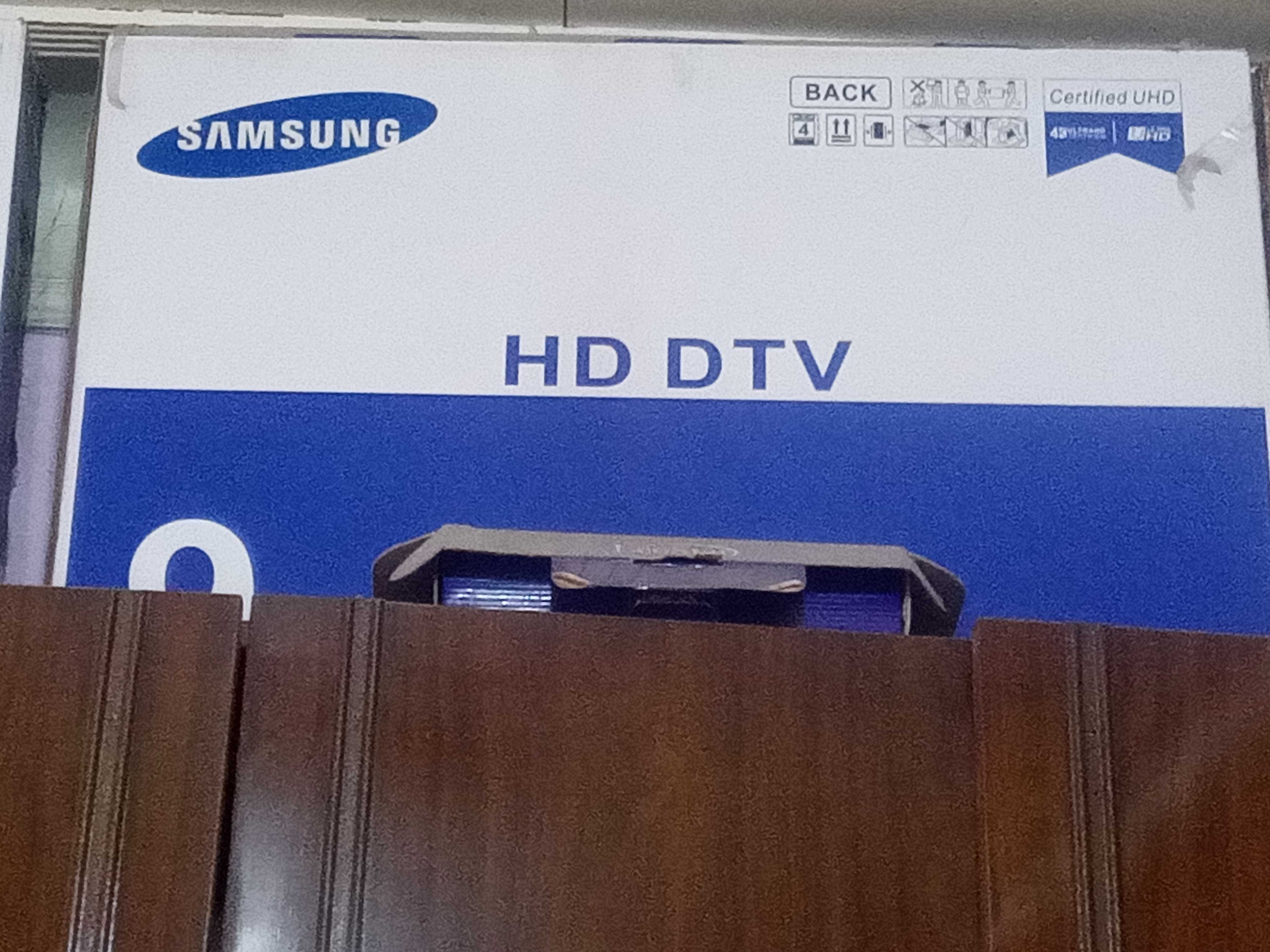 Televizor sotiladi