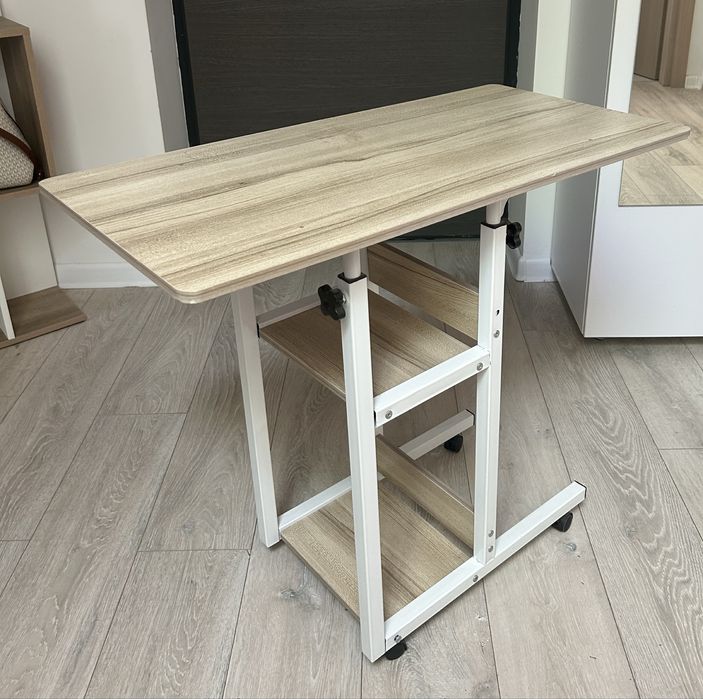 Birou portabi pentru laptop din lemn si structura metalica