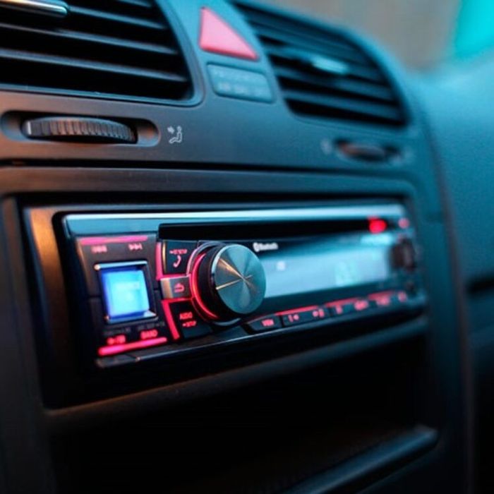 Установка и подключение Авто магнитофонов ,динамиков