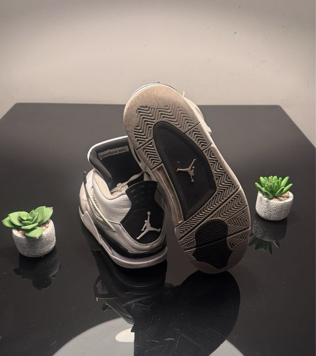 Jordan Retro 4 Military Black