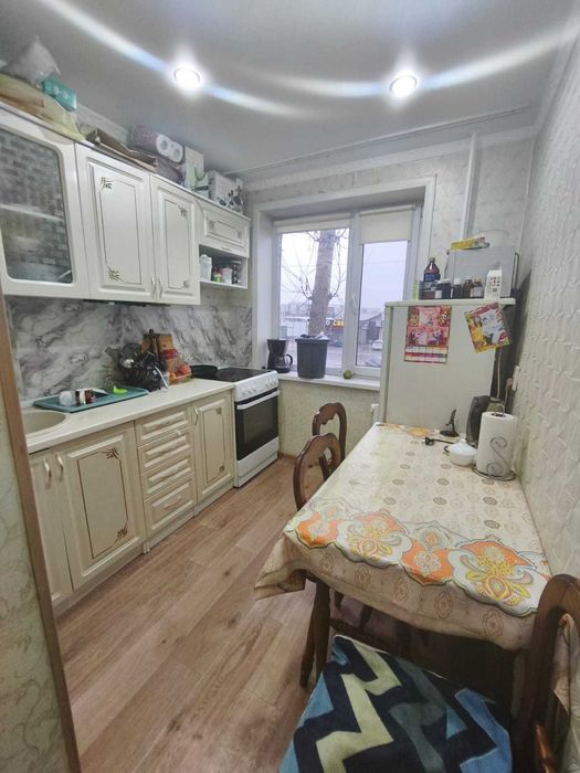 Продам квартиру 2-х комнатную по Абая 35