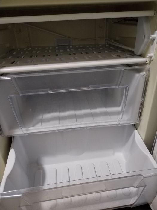 Продаётся холодильник Indesit.