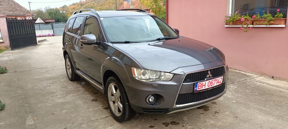 Vând Mitsubishi Outlander 4x4