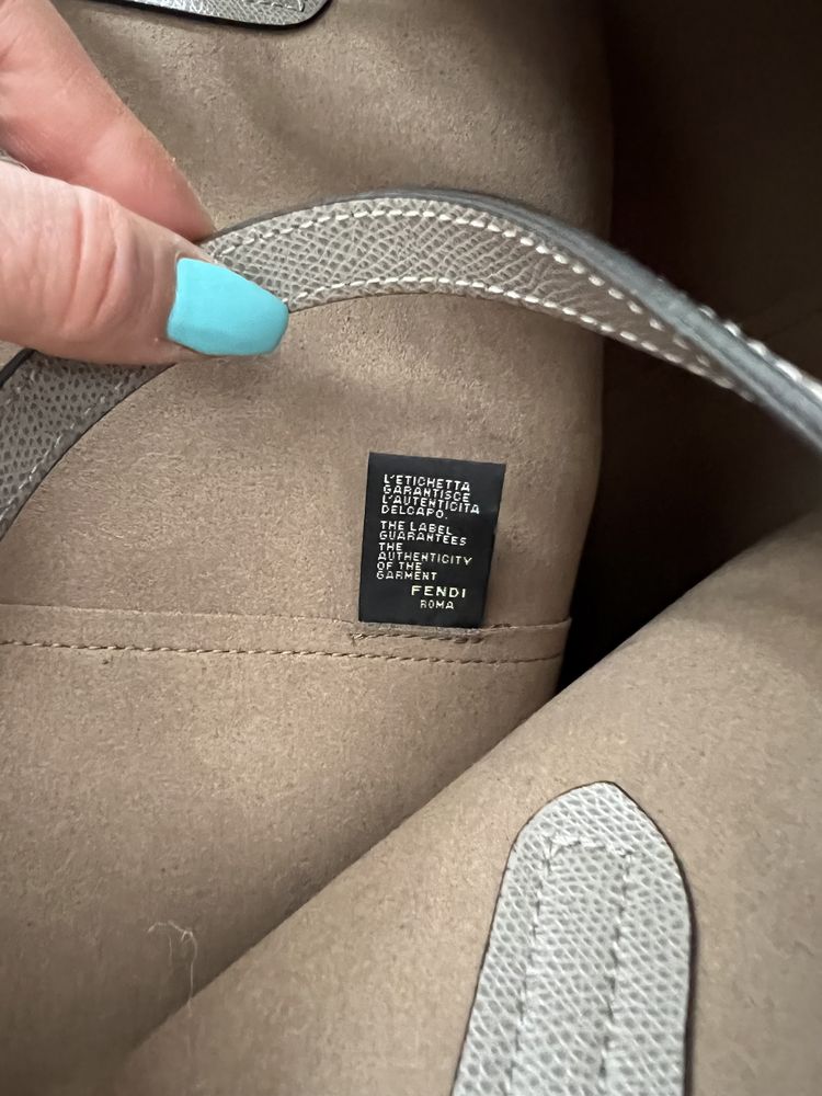 Резервирана!Чанта Fendi  F Logo Leather Shopper Tote