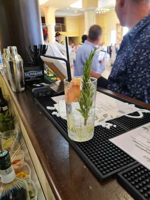 Bar mobil de vanzare , afacere la cheie cu toata logistica necesara