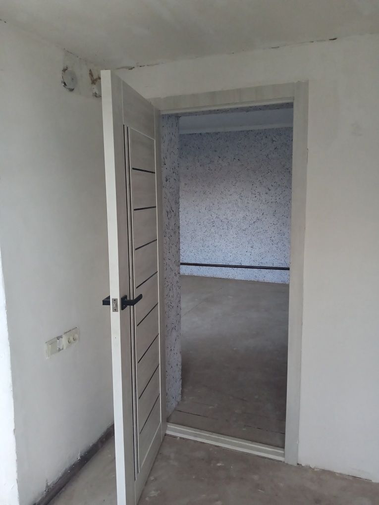 Hovli uy sotiladi