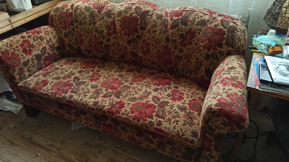 Старинно канапе с две кресла и две табуретки/холна гарнитура