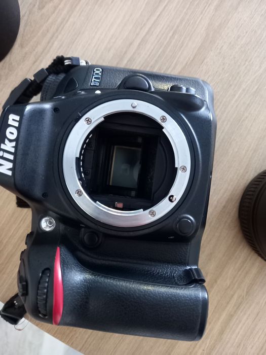 Aparat foto Nikon D7100 si 18-140mm & 35mm