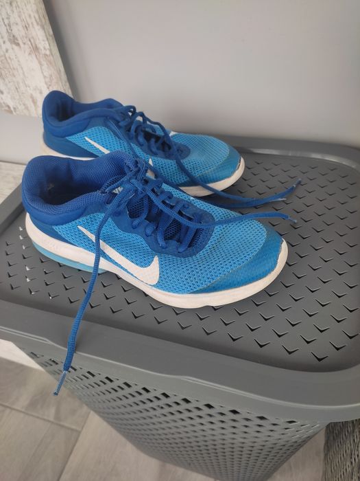 Продавам Маратонки NIKE