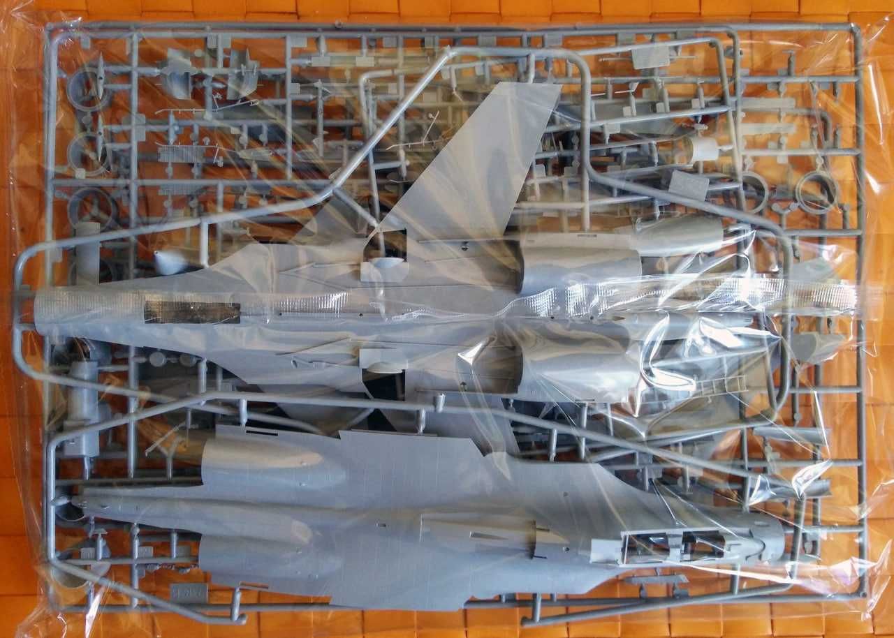 Сборная модель самолета Су-30СМ (ZVEZDA, 1:72)