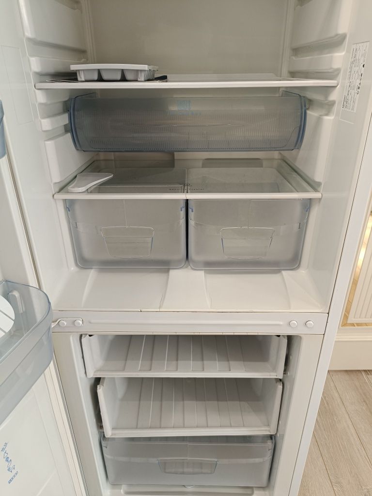 INDESIT холодильник