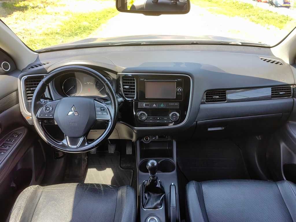 Mitsubishi Outlander 2.2D 4WD Сервизна история* Един собств.* 7-местен