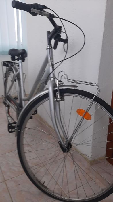 Bicicleta dama in stare de funcționare buna  culoarea se vede in poza