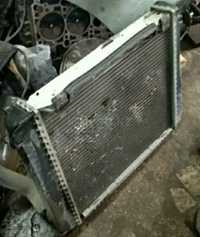Радиатор охлаждения на мерседес 124 или 190