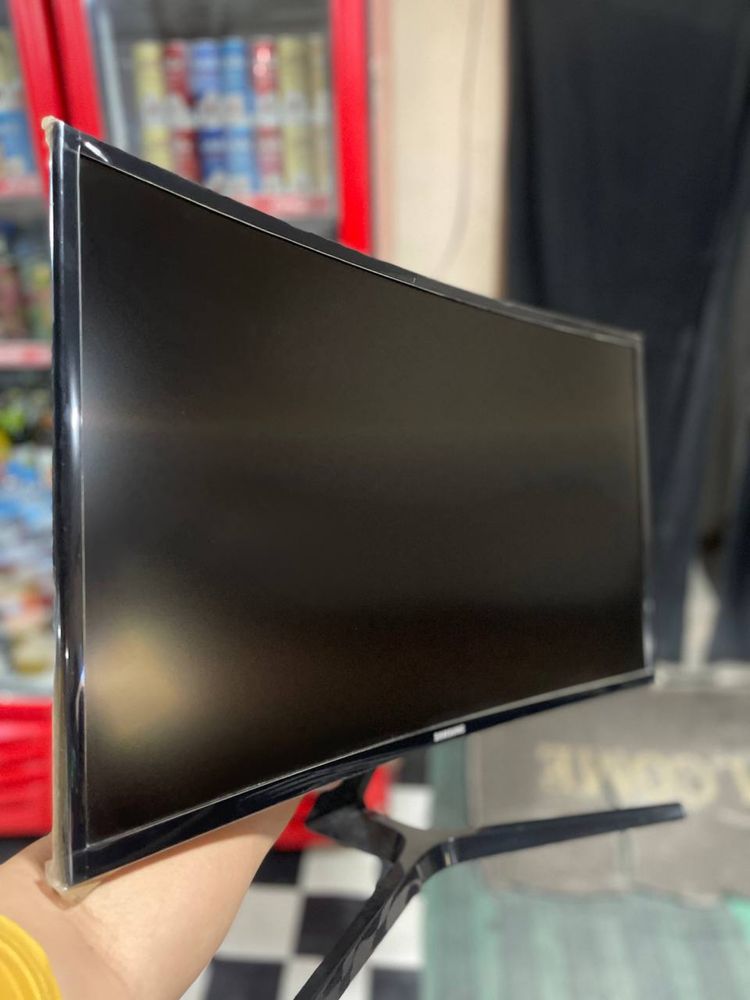 Samsung manitor sotiladi 27 razmer 60HZ