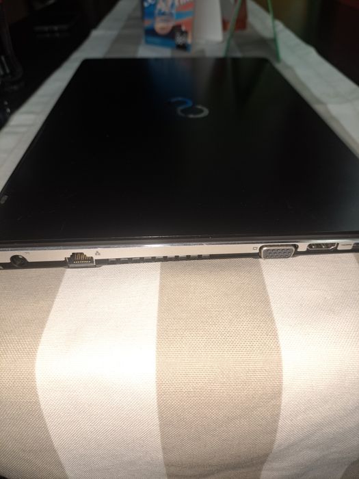 Продавам  лаптоп  Fujitsu .